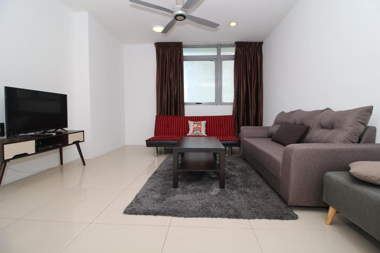 Oyo Home 770 Elite 2Br Taragon Puteri Kuala Lumpur Exterior photo